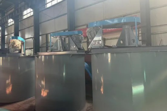 Leaching tank